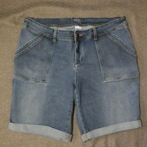 Time and Tru denim bermuda short
